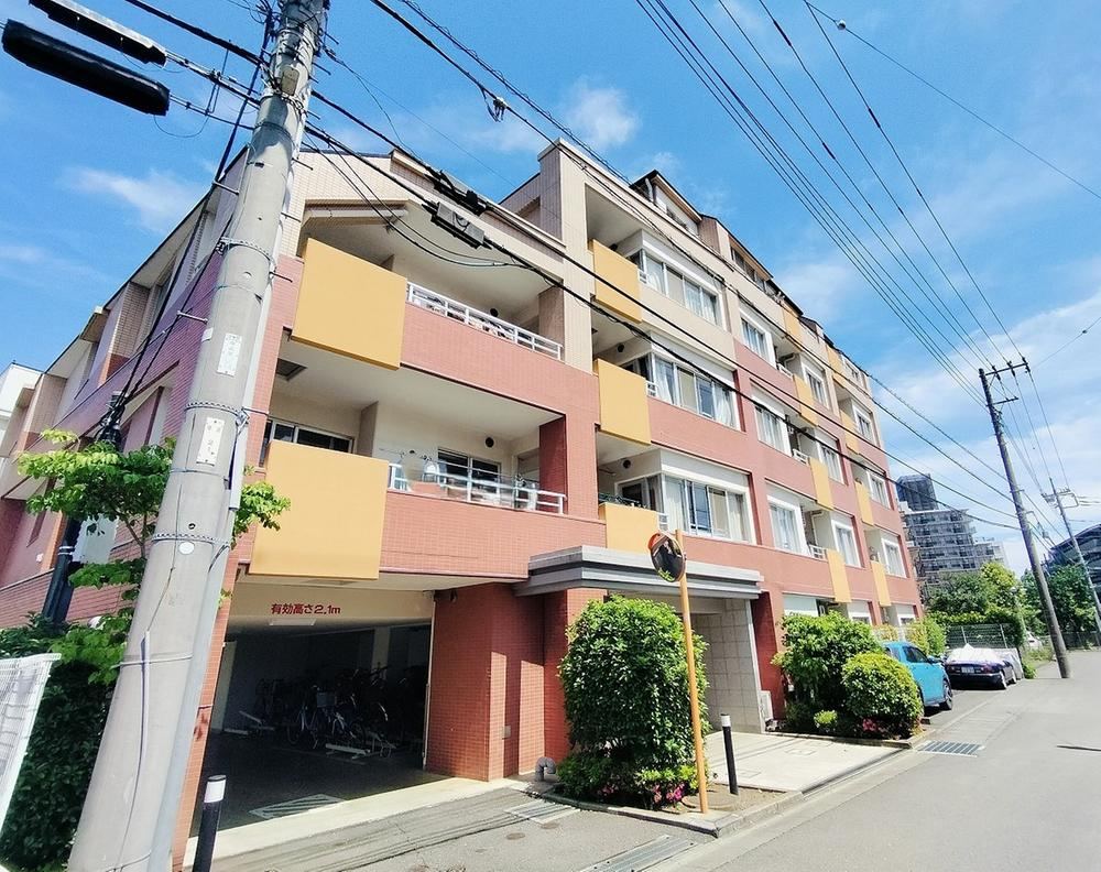 3LDK apartment in Fuchu, Tokyo - Photo 1