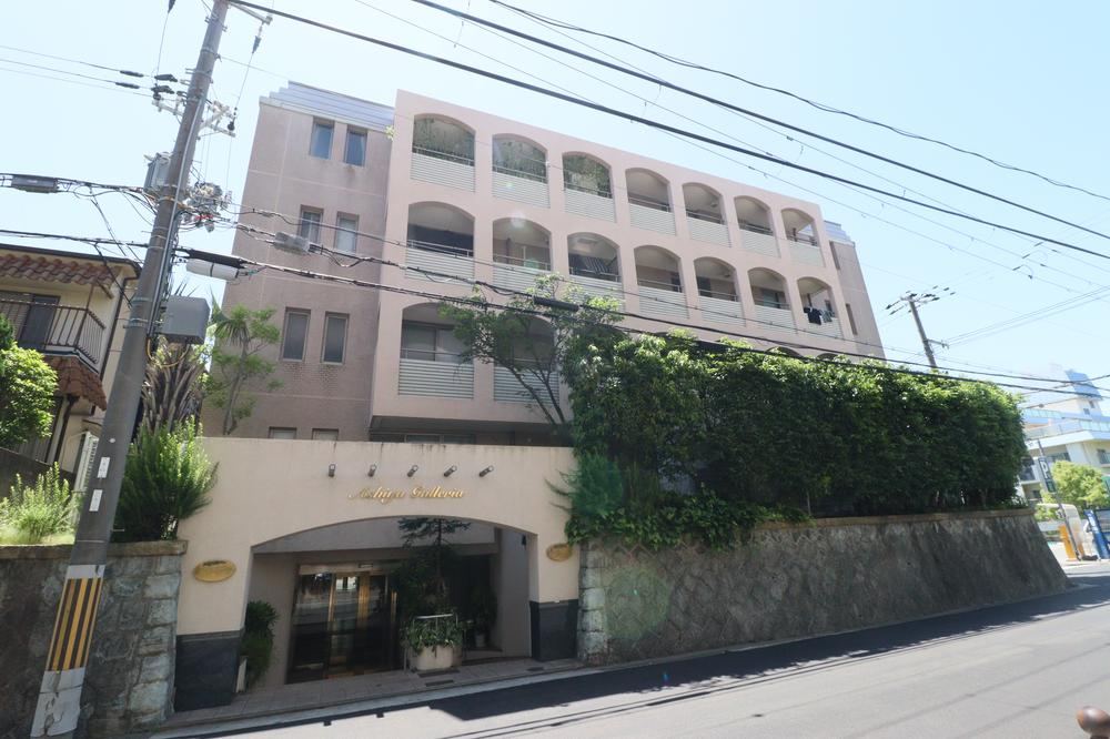 3LDK apartment in Ashiya, Hyogo - Photo 1