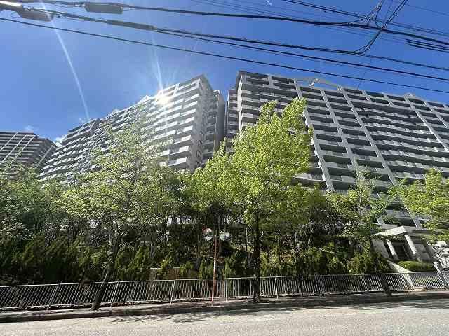 4LDK apartment in Takarazuka, Hyogo - Photo 1