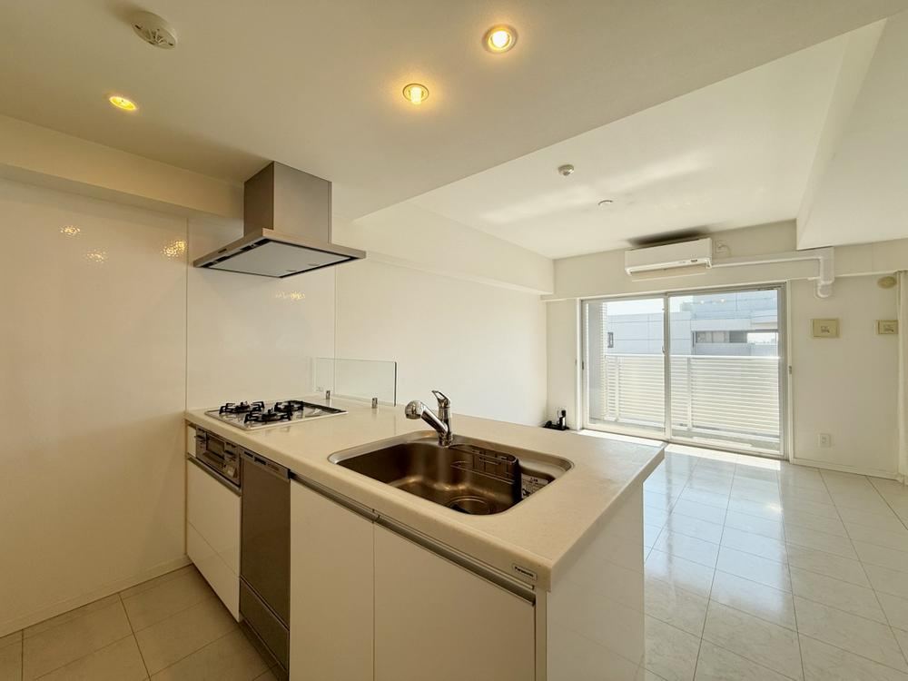 2LDK apartment in Nakano Ward, Tokyo - Photo 1