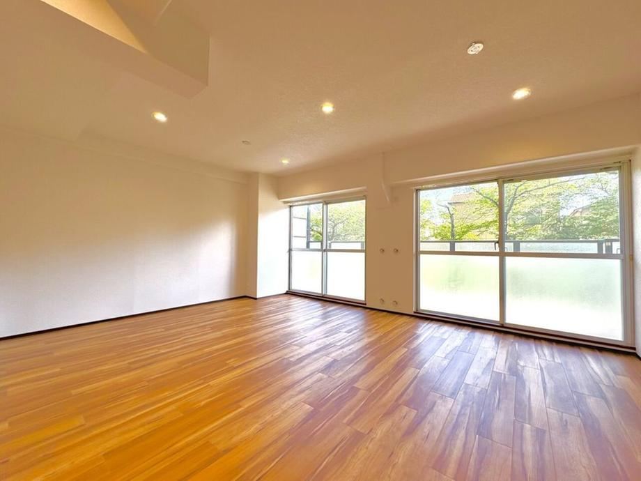 2LDK apartment in Higashiosaka, Osaka - Photo 1