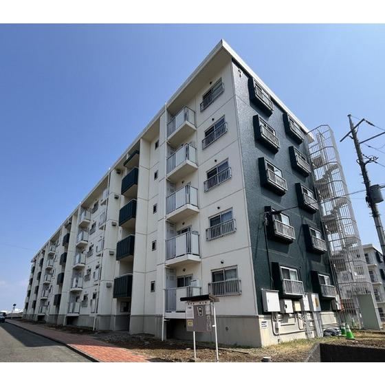 3LDK apartment in Atsugi, Kanagawa - Photo 1