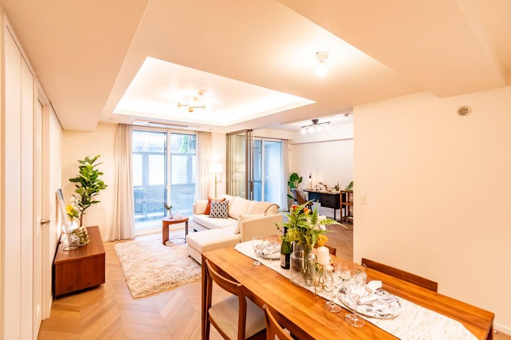 2LDK+S apartment in Minato Ward, Tokyo - Photo 1