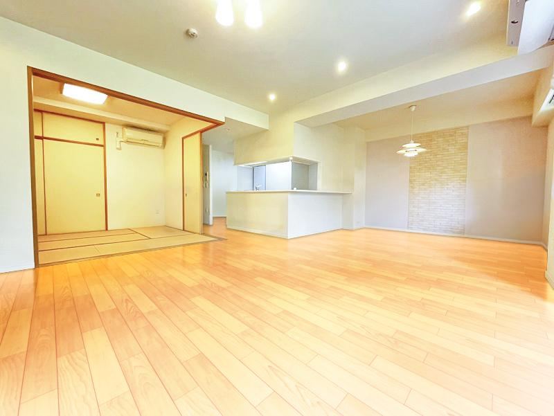 3LDK+S apartment in Adachi Ward, Tokyo - Photo 1