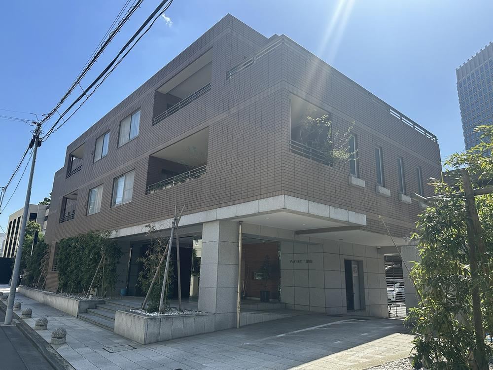 2LDK apartment in Shinagawa Ward, Tokyo - Photo 1