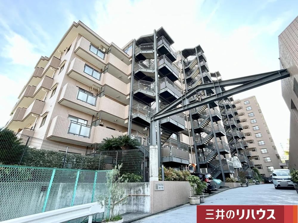 4LDK apartment in Totsuka Ward, Yokohama, Kanagawa - Photo 1