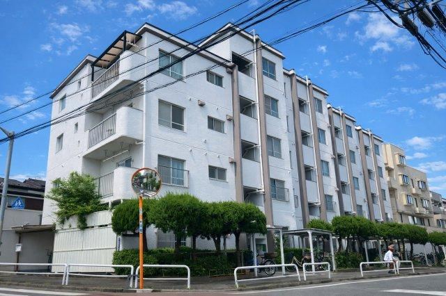 2DK apartment in Itabashi Ward, Tokyo - Photo 1