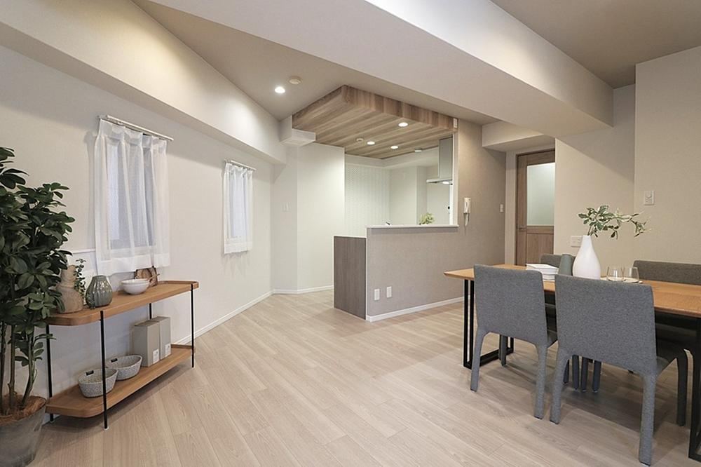 2LDK+S apartment in Tennoji Ward, Osaka - Photo 1