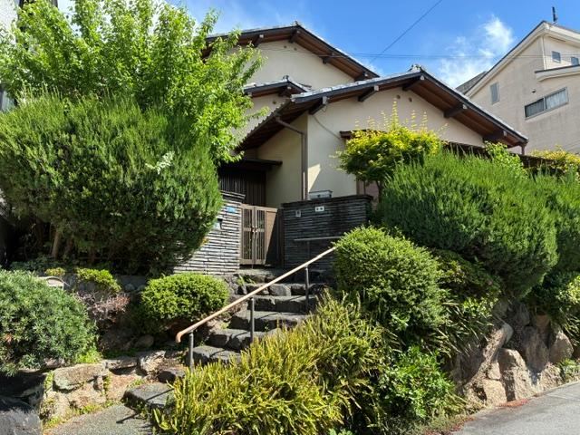 6LDK house in Neyagawa, Osaka - Photo 1