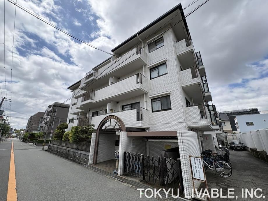 4DK apartment in Toyonaka, Osaka - Photo 1