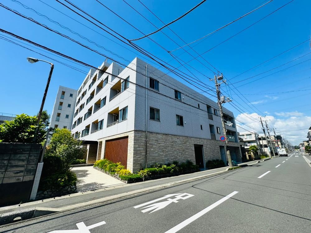 2LDK apartment in Urayasu, Chiba - Photo 1