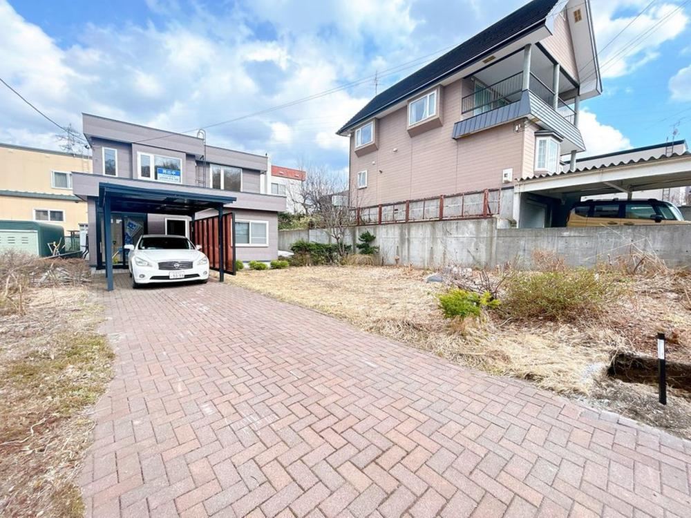 4LDK house in Minami Ward, Sapporo, Hokkaido - Photo 1