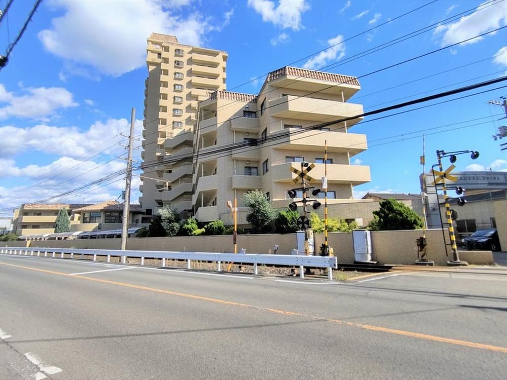 3LDK+S apartment in Matsuyama, Ehime - Photo 1