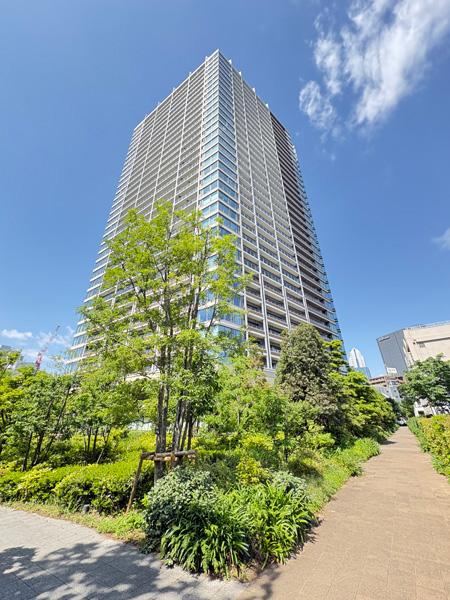 3LDK apartment in Minato Ward, Tokyo - Photo 1