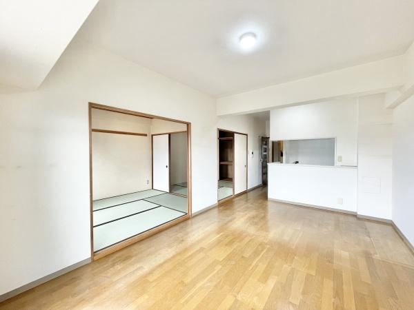 4LDK apartment in Higashi Ward, Sakai, Osaka - Photo 1