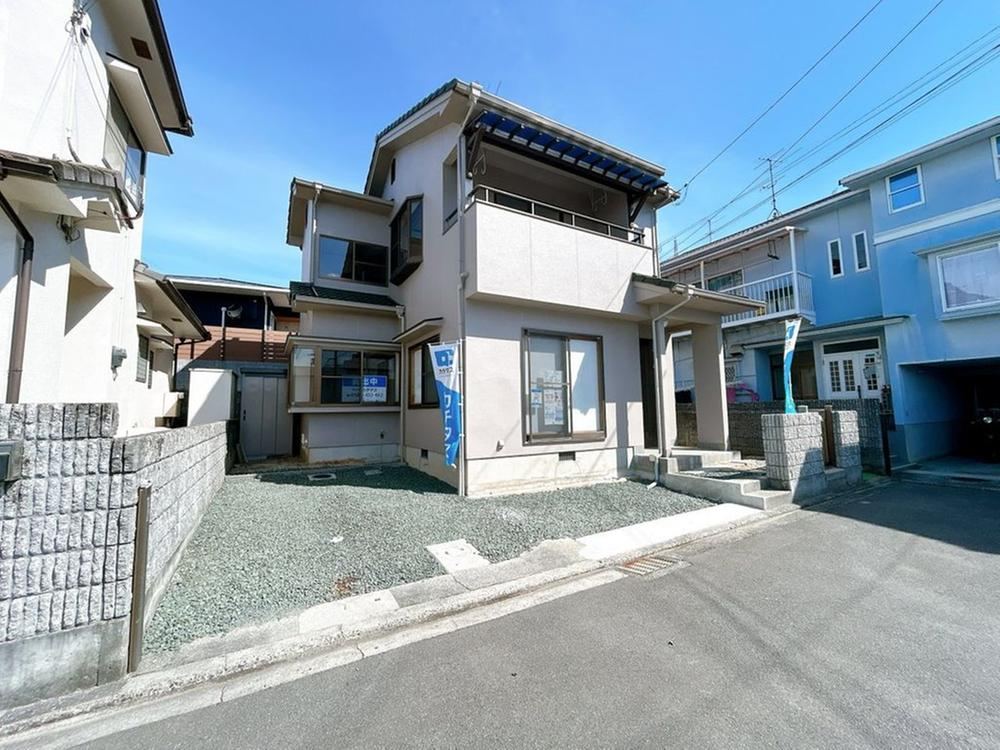 4LDK house in Matsuyama, Ehime - Photo 1