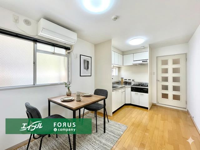 2DK apartment in Toyonaka, Osaka - Photo 1