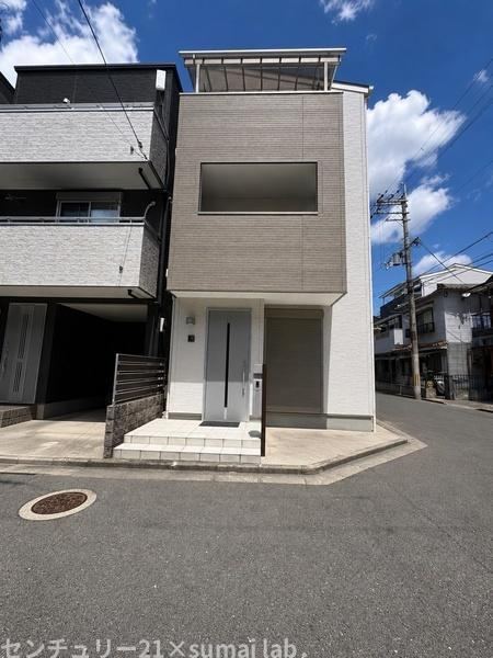 4LDK house in Higashiosaka, Osaka - Photo 1