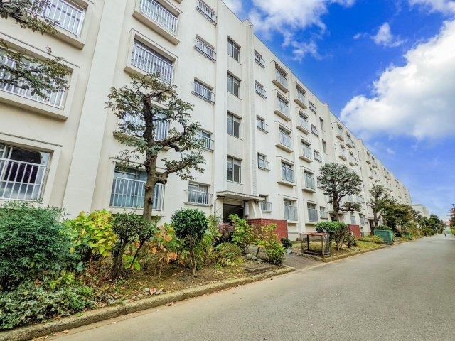3DK apartment in Chofu, Tokyo - Photo 1