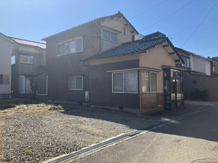 6DK house in Kanazawa, Ishikawa - Photo 1