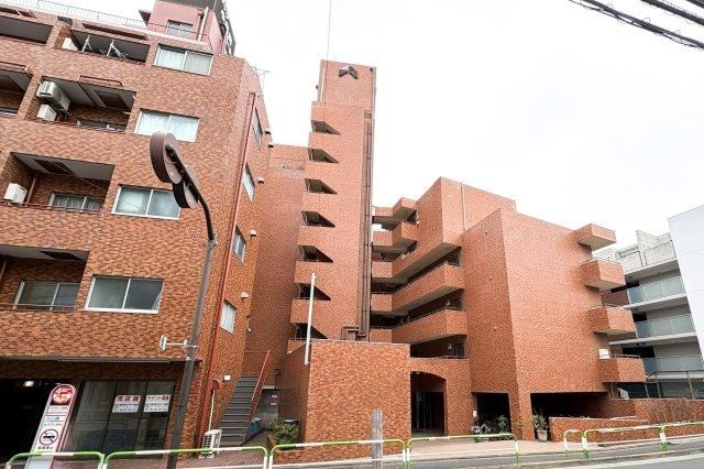 2LDK+S apartment in Bunkyo Ward, Tokyo - Photo 1