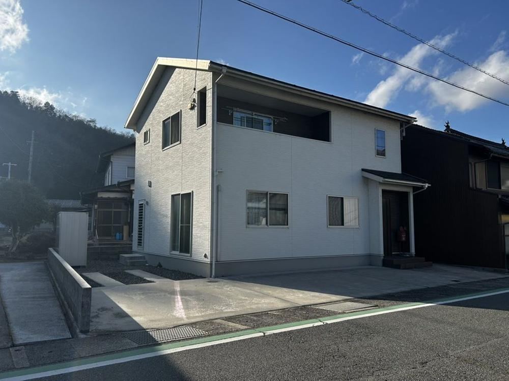 4LDK+S house in Miyoshi, Hiroshima - Photo 1
