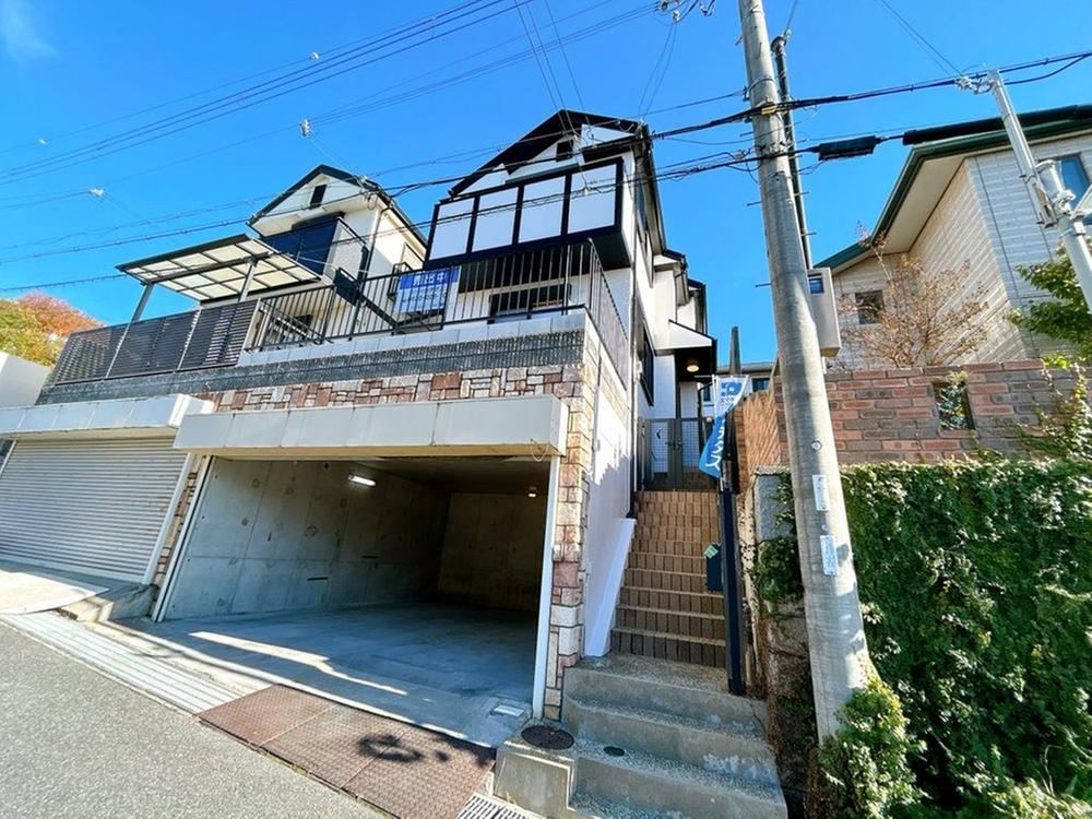 4LDK house in Tarumi Ward, Kobe, Hyogo - Photo 1