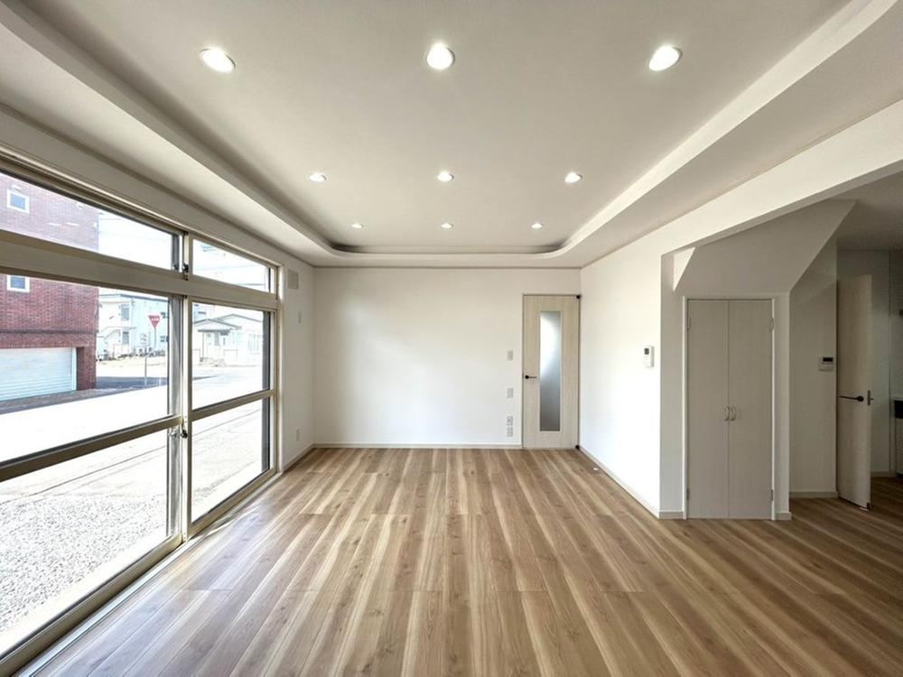 4LDK house in Muroran, Hokkaido - Photo 1