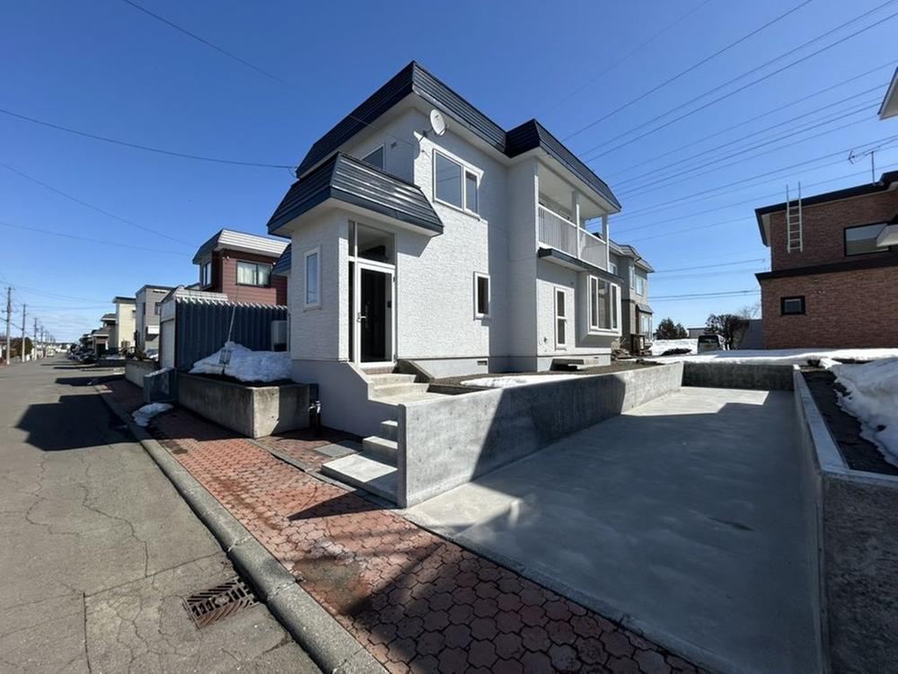 4LDK house in Ebetsu, Hokkaido - Photo 1