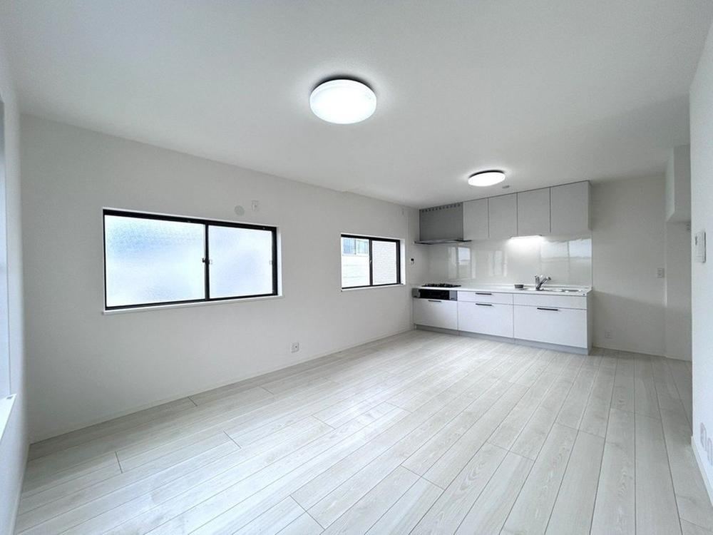 4LDK house in Mino, Osaka - Photo 1