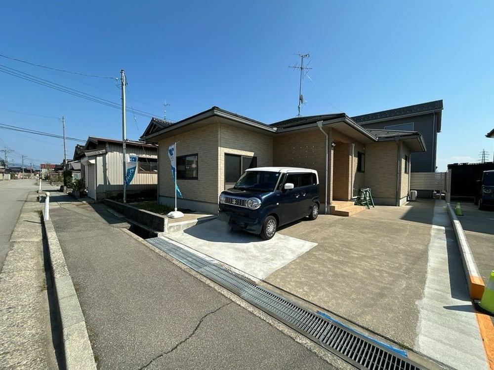 3DK house in Nomi, Ishikawa - Photo 1