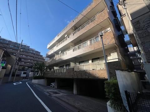 1LDK+S apartment in Minato Ward, Tokyo - Photo 1