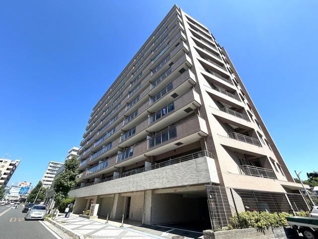 2LDK+S apartment in Yokosuka, Kanagawa - Photo 1