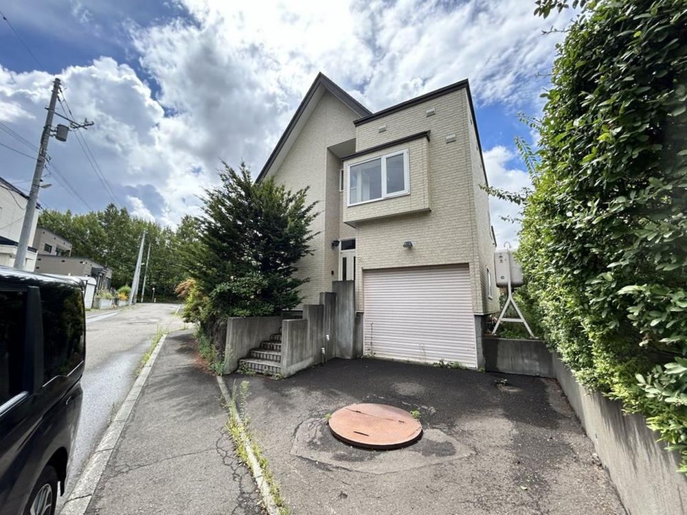 4LDK house in Minami Ward, Sapporo, Hokkaido - Photo 1