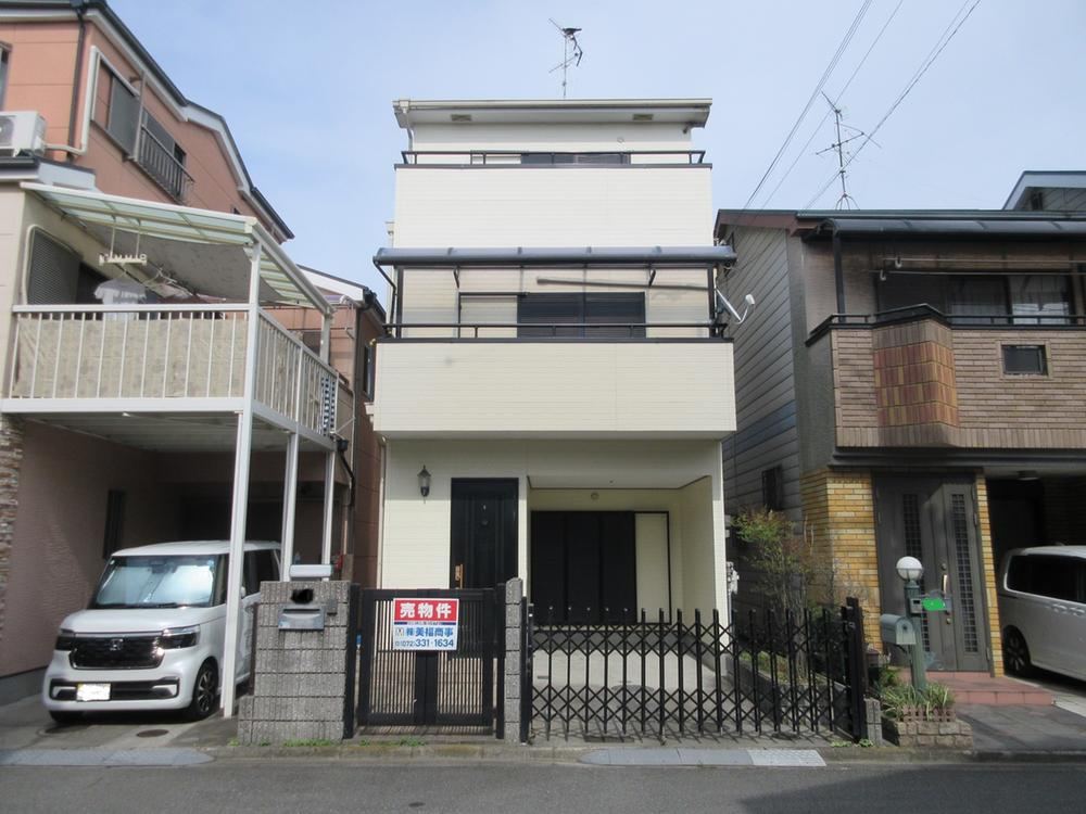 3LDK house in Matsubara, Osaka - Photo 1