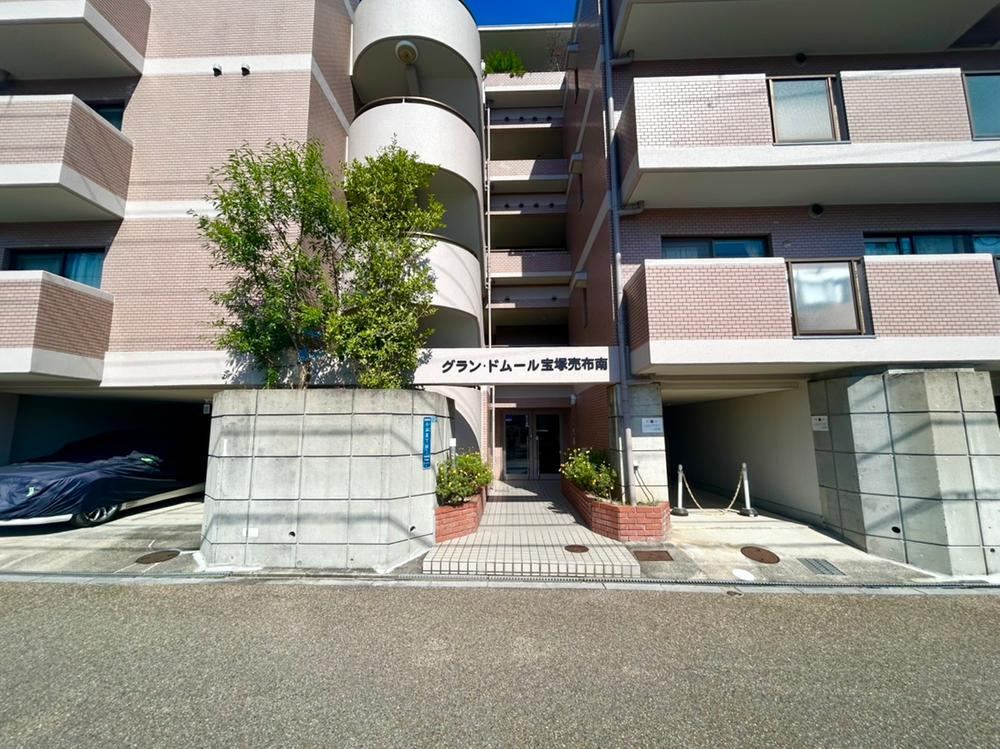 2LDK apartment in Takarazuka, Hyogo - Photo 1