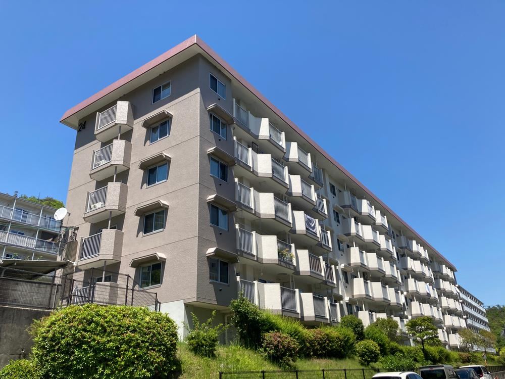 5LDK apartment in Takarazuka, Hyogo - Photo 1