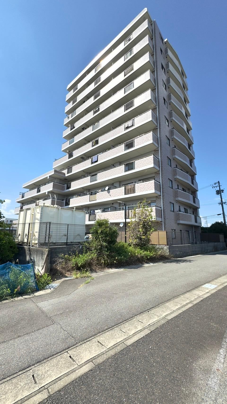 4LDK apartment in Konan, Aichi - Photo 1