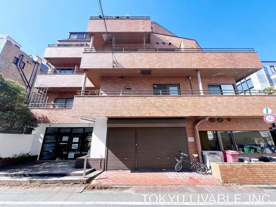 2LDK apartment in Shibuya Ward, Tokyo - Photo 1