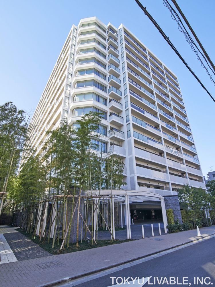 2LDK apartment in Minato Ward, Tokyo - Photo 1