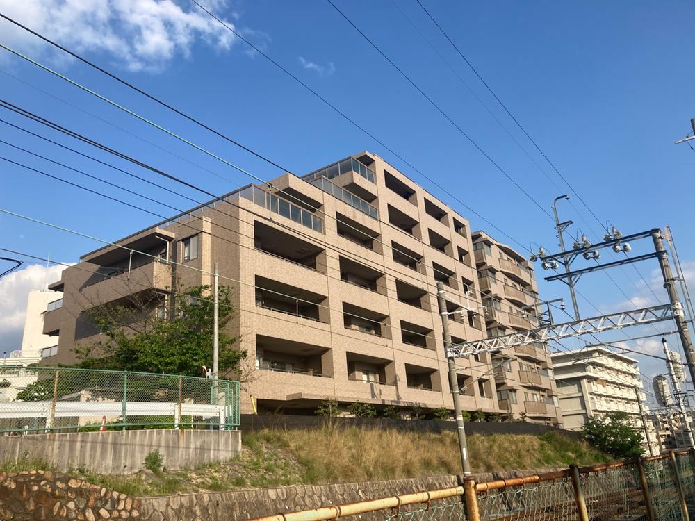 4LDK apartment in Nishinomiya, Hyogo - Photo 1