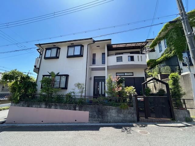 5LDK house in Hirakata, Osaka - Photo 1