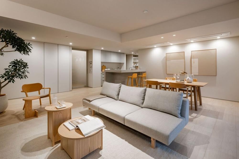 3LDK apartment in Shibuya Ward, Tokyo - Photo 1