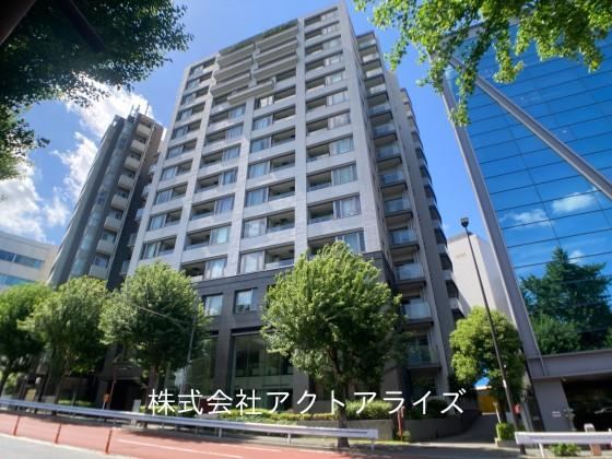 2LDK apartment in Shinjuku Ward, Tokyo - Photo 1