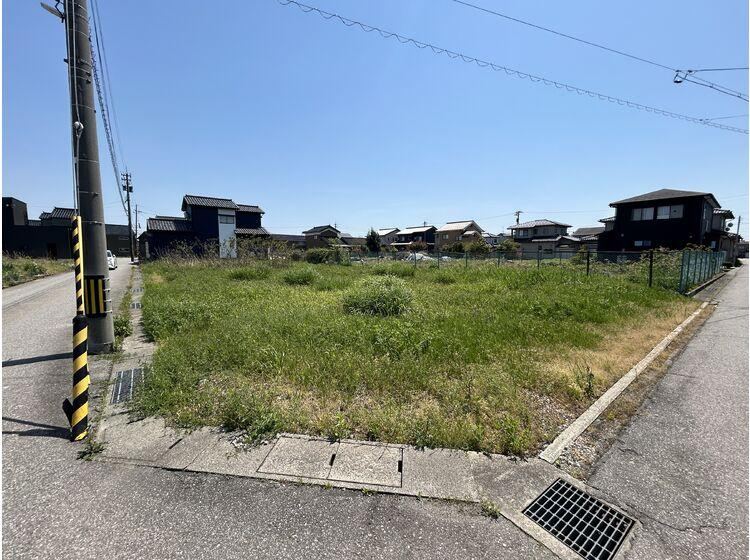 181 m² land in Takaoka, Toyama - Photo 1