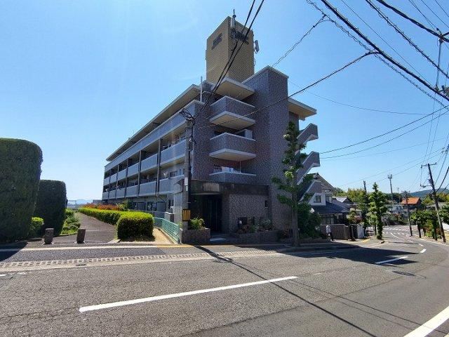 1LDK apartment in Fuchu, Aki District, Hiroshima - Photo 1
