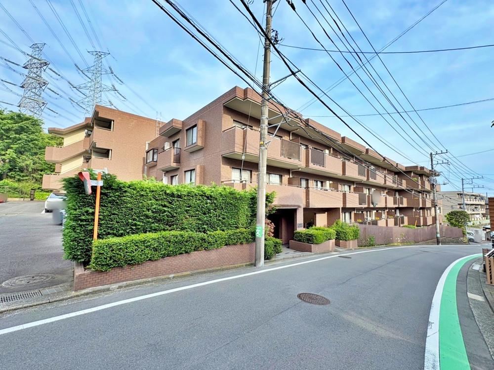 3LDK apartment in Totsuka Ward, Yokohama, Kanagawa - Photo 1