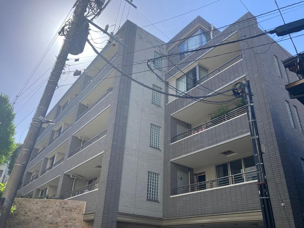 2LDK apartment in Bunkyo Ward, Tokyo - Photo 1