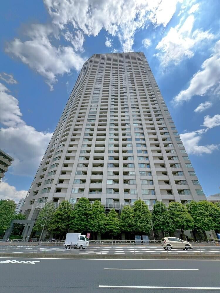 3LDK+S apartment in Minato Ward, Tokyo - Photo 1