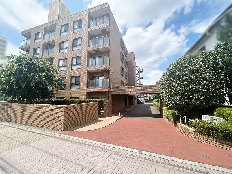 2LDK apartment in Musashino, Tokyo - Photo 1